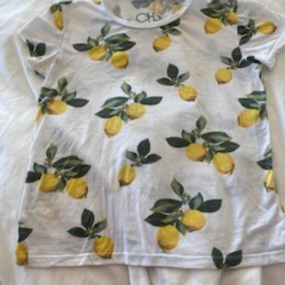 Chaser Lemon Print T Shirt. X-Small. White with lemon pictures.